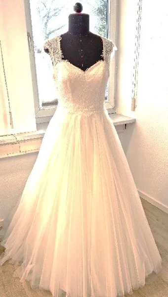 Brautkleid mit Reifrock 190 cm Umfang