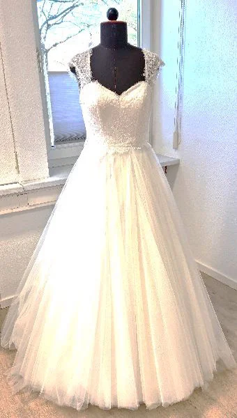 Brautkleid mit Reifrock 270 cm Umfang